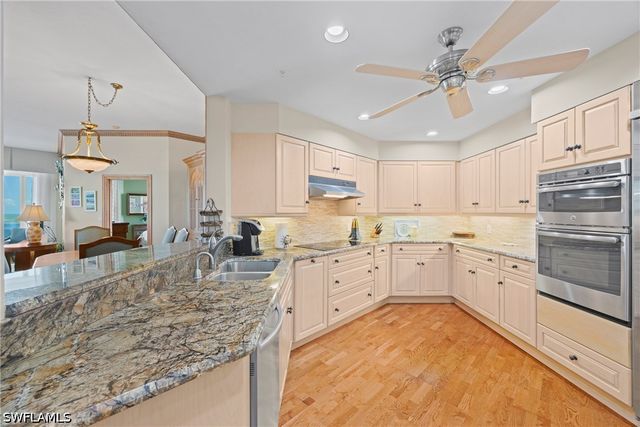 60 Seagate DR 105, Naples, FL 34103