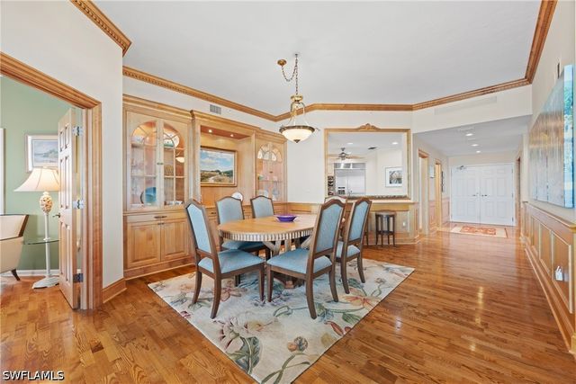 60 Seagate DR 105, Naples, FL 34103