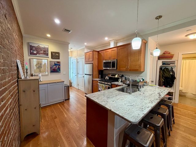 5 Marney St 2, Cambridge, MA 02141