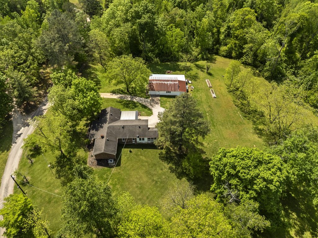 444 Cooley Rd, Waverly, TN 37185