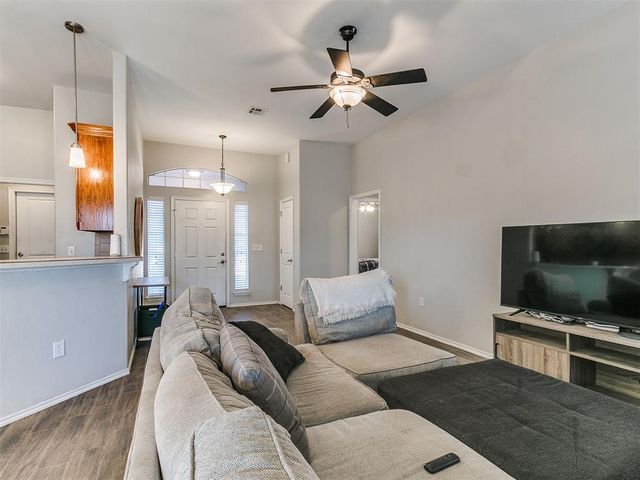 712 Wall Circle, Moore, OK 73160