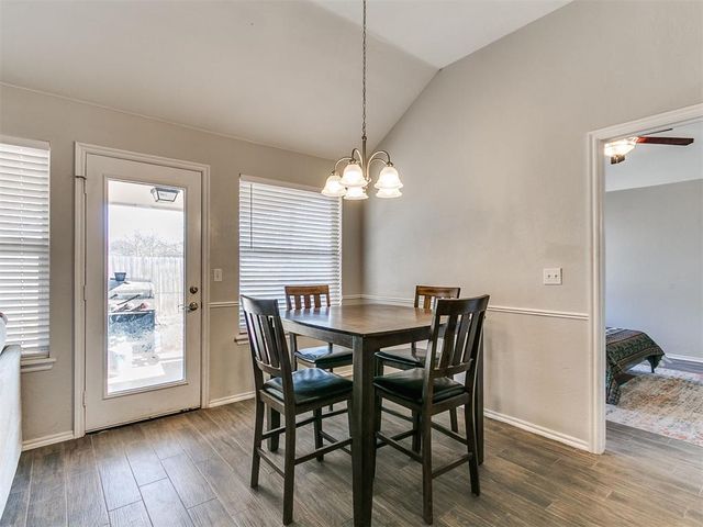 712 Wall Circle, Moore, OK 73160