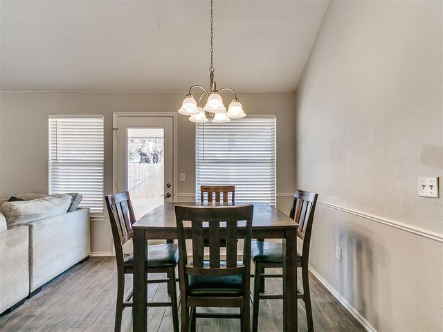 712 Wall Circle, Moore, OK 73160