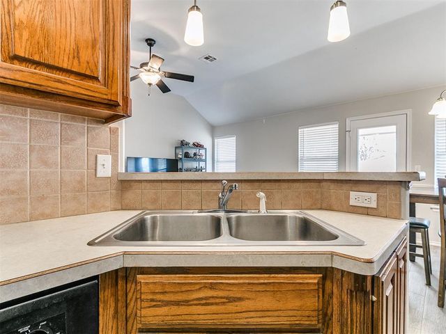 712 Wall Circle, Moore, OK 73160