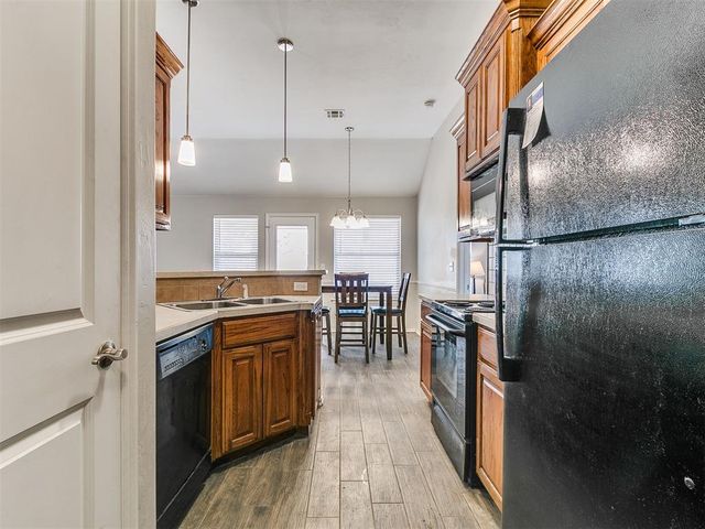 712 Wall Circle, Moore, OK 73160