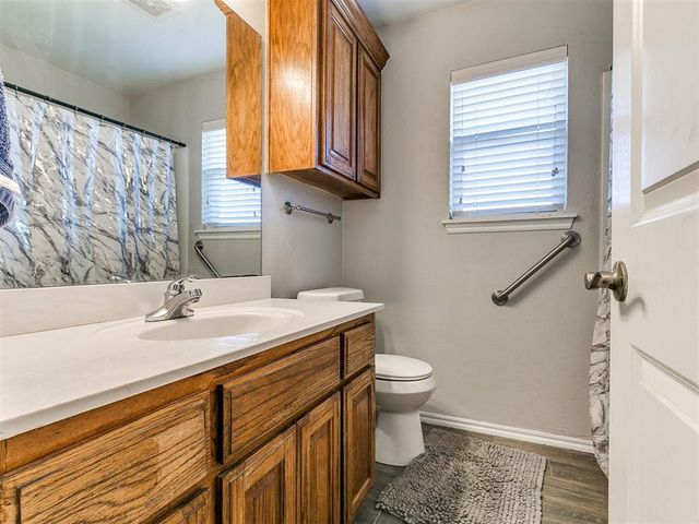 712 Wall Circle, Moore, OK 73160