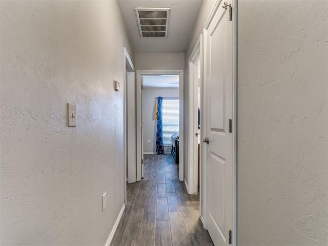 712 Wall Circle, Moore, OK 73160