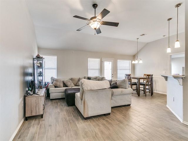 712 Wall Circle, Moore, OK 73160