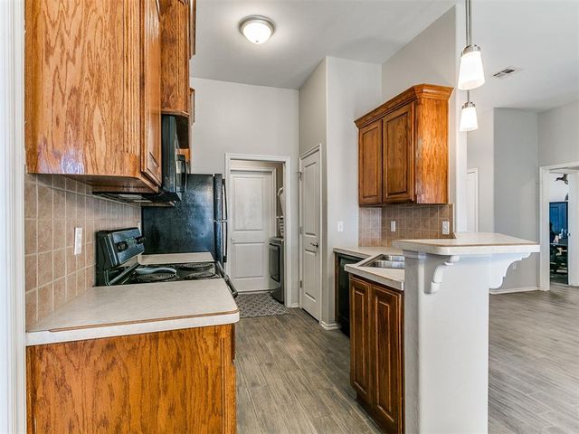 712 Wall Circle, Moore, OK 73160