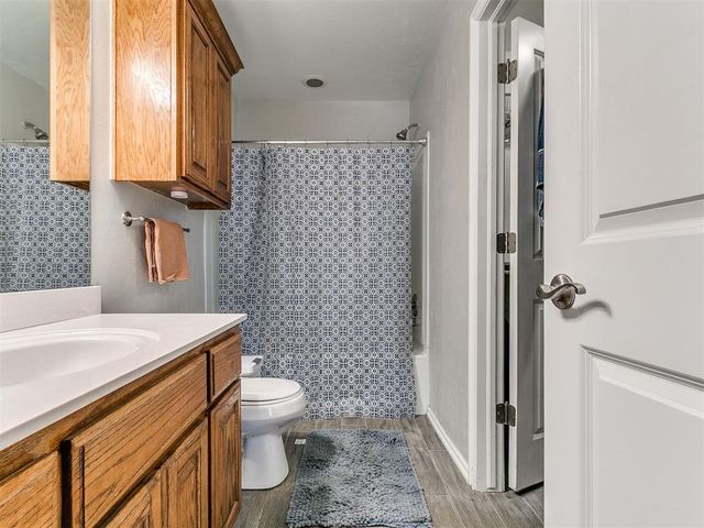 712 Wall Circle, Moore, OK 73160