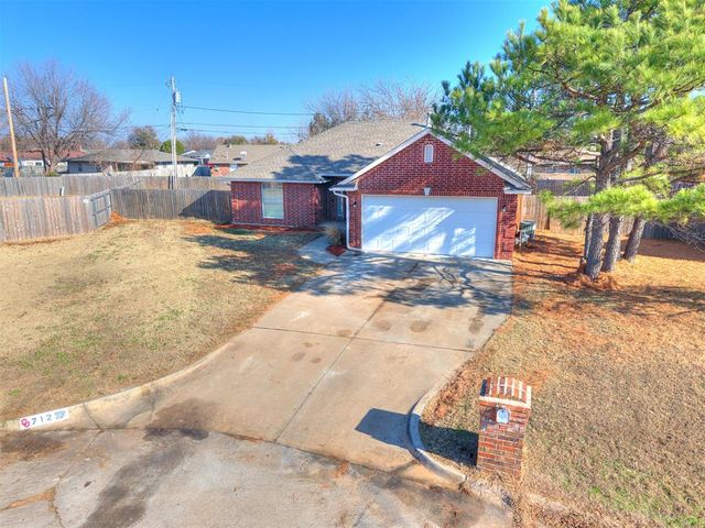 712 Wall Circle, Moore, OK 73160