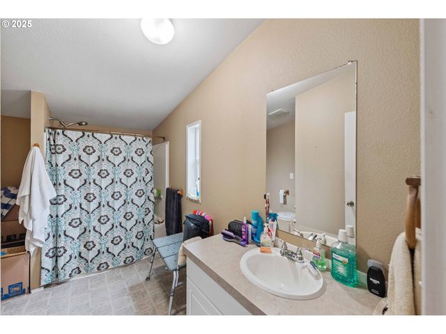 235 1ST Ave, Coos Bay, OR 97420