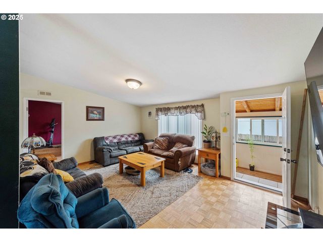 235 1ST Ave, Coos Bay, OR 97420