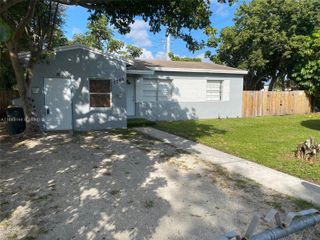 1385 NE 129th St, North Miami, FL 33161