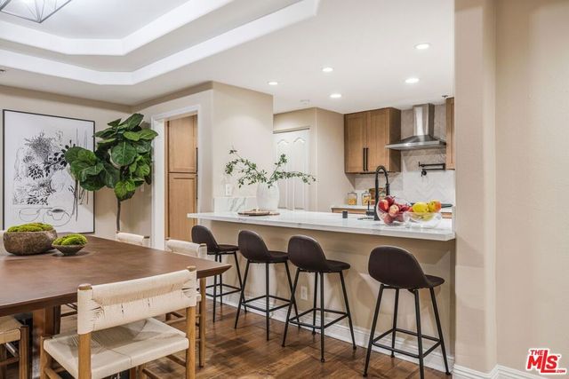 575 S Barrington Avenue 107, Los Angeles, CA 90049