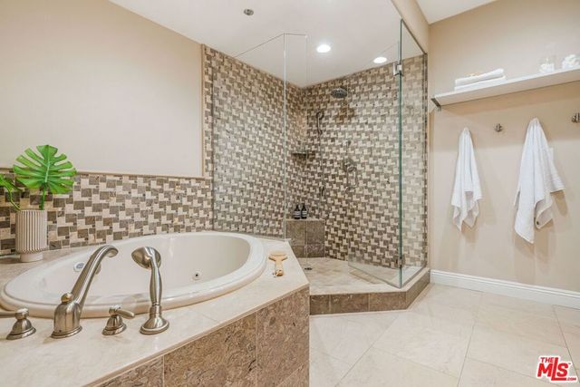 575 S Barrington Avenue 107, Los Angeles, CA 90049