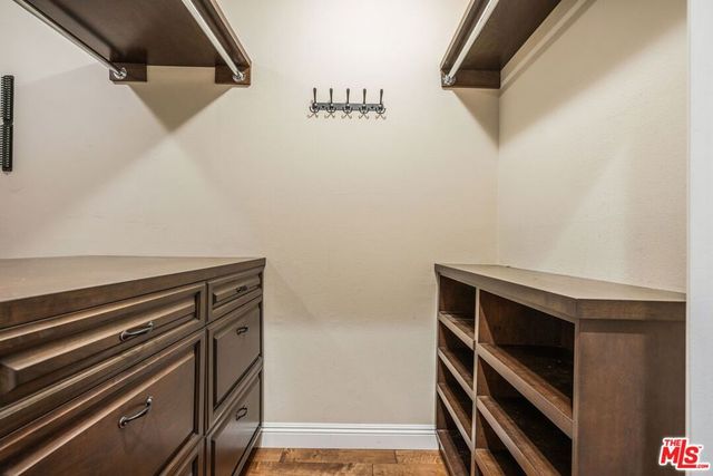 575 S Barrington Avenue 107, Los Angeles, CA 90049