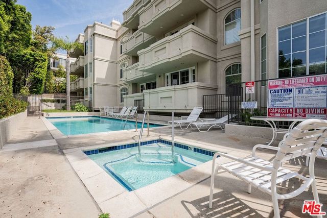 575 S Barrington Avenue 107, Los Angeles, CA 90049