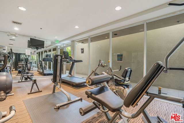 575 S Barrington Avenue 107, Los Angeles, CA 90049