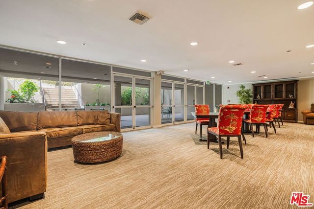 575 S Barrington Avenue 107, Los Angeles, CA 90049