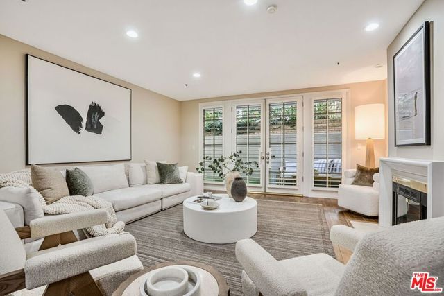 575 S Barrington Avenue 107, Los Angeles, CA 90049