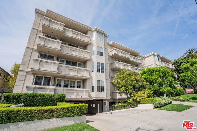 575 S Barrington Avenue 107, Los Angeles, CA 90049