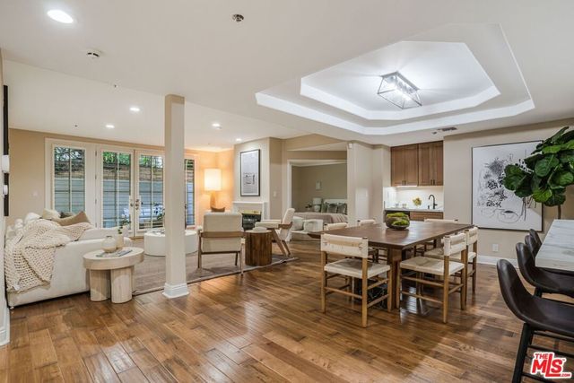 575 S Barrington Avenue 107, Los Angeles, CA 90049