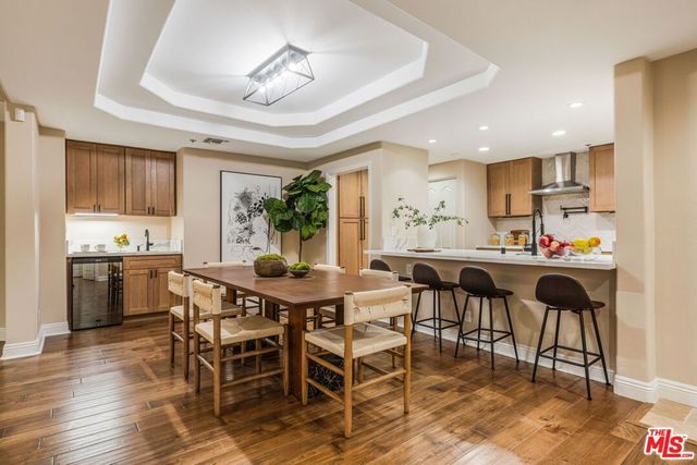 575 S Barrington Avenue 107, Los Angeles, CA 90049