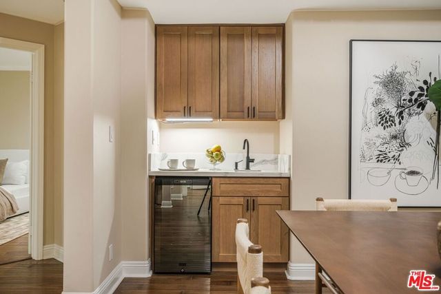 575 S Barrington Avenue 107, Los Angeles, CA 90049