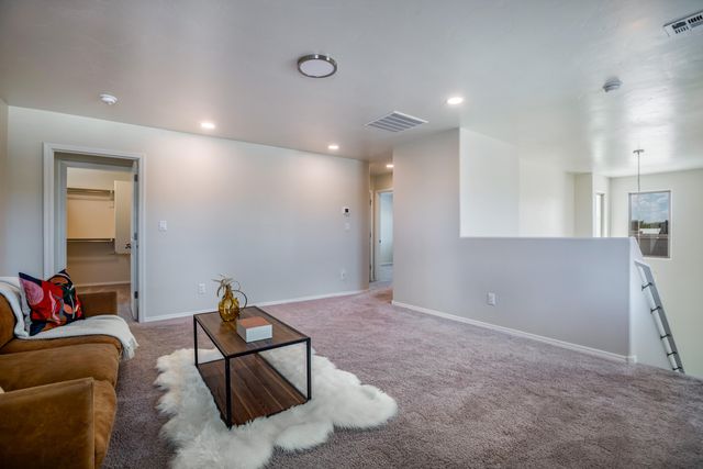 4381 Lauren Loop NE, Rio Rancho, NM 87124