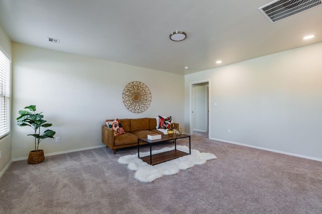 4381 Lauren Loop NE, Rio Rancho, NM 87124