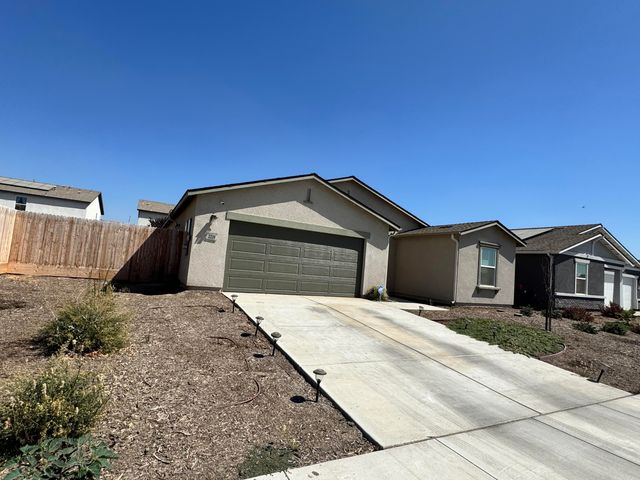 2224 Capistrano Avenue, Tulare, CA 93274