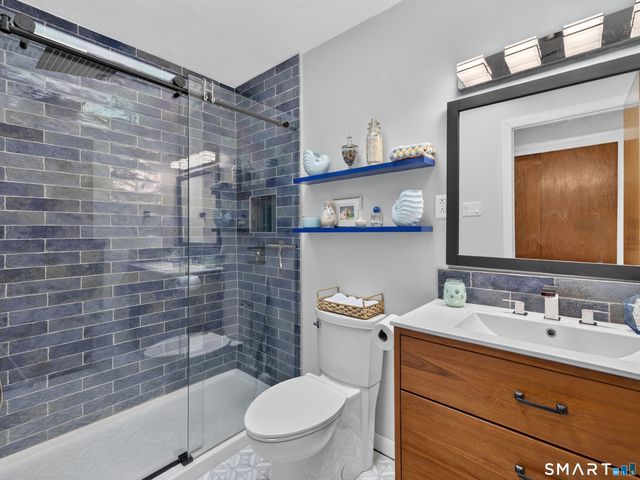 9 Laurel Hill Drive South, East Lyme, CT 06357