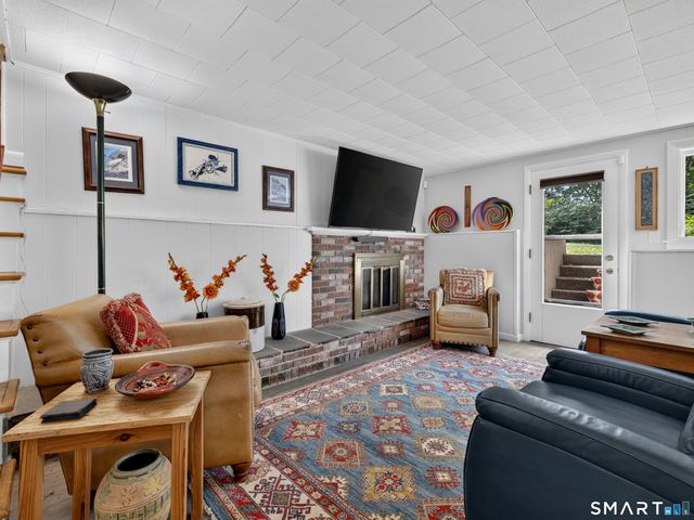 9 Laurel Hill Drive South, East Lyme, CT 06357