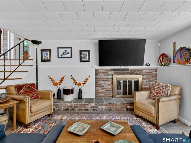 9 Laurel Hill Drive South, East Lyme, CT 06357