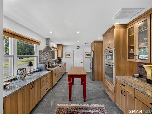 9 Laurel Hill Drive South, East Lyme, CT 06357