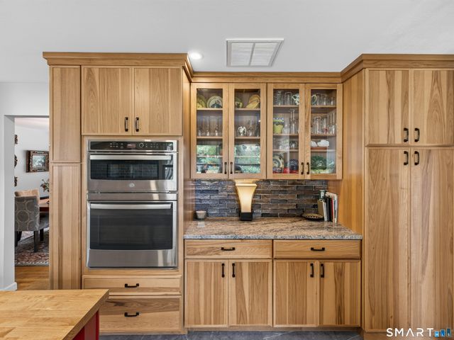 9 Laurel Hill Drive South, East Lyme, CT 06357