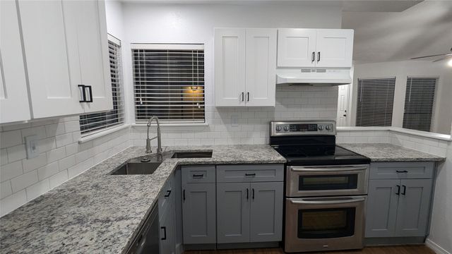 415 Liberty Place, Grand Prairie, TX 75052