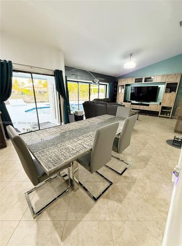 15561 Carriage Ct, Davie, FL 33331