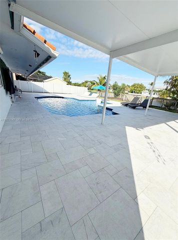 15561 Carriage Ct, Davie, FL 33331