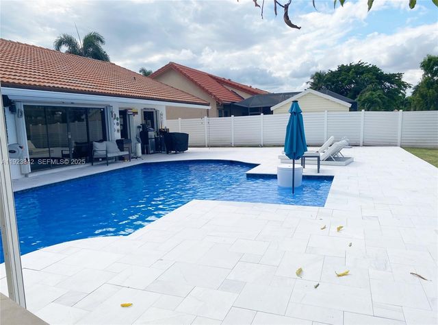 15561 Carriage Ct, Davie, FL 33331