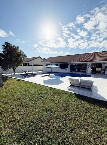 15561 Carriage Ct, Davie, FL 33331