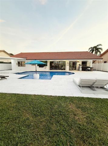 15561 Carriage Ct, Davie, FL 33331