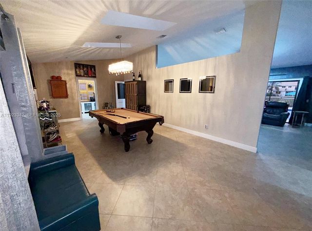 15561 Carriage Ct, Davie, FL 33331