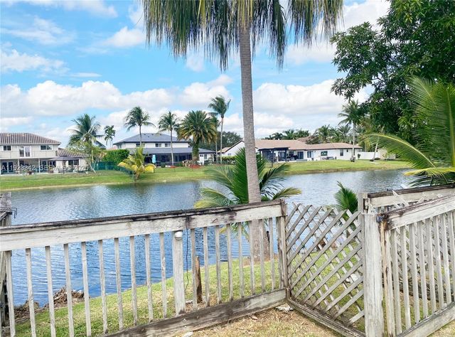 15561 Carriage Ct, Davie, FL 33331