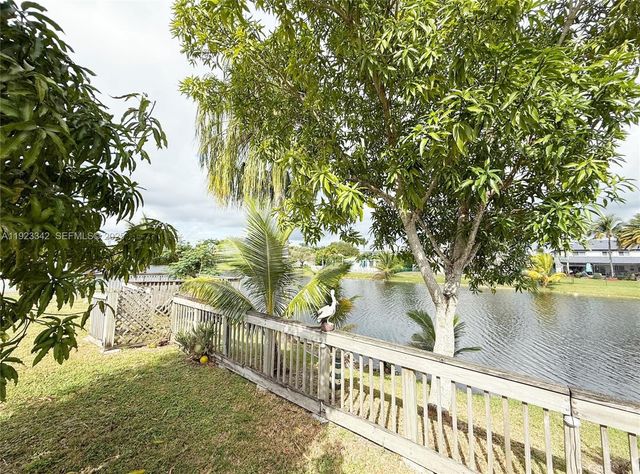 15561 Carriage Ct, Davie, FL 33331