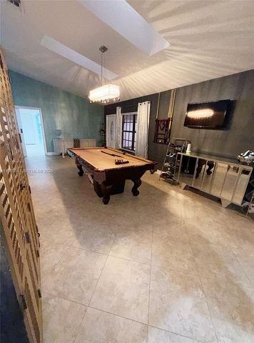 15561 Carriage Ct, Davie, FL 33331