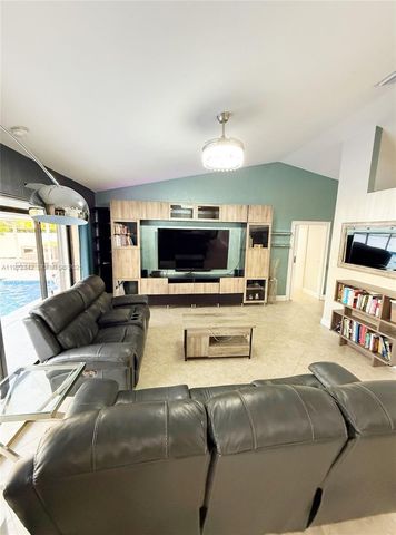 15561 Carriage Ct, Davie, FL 33331