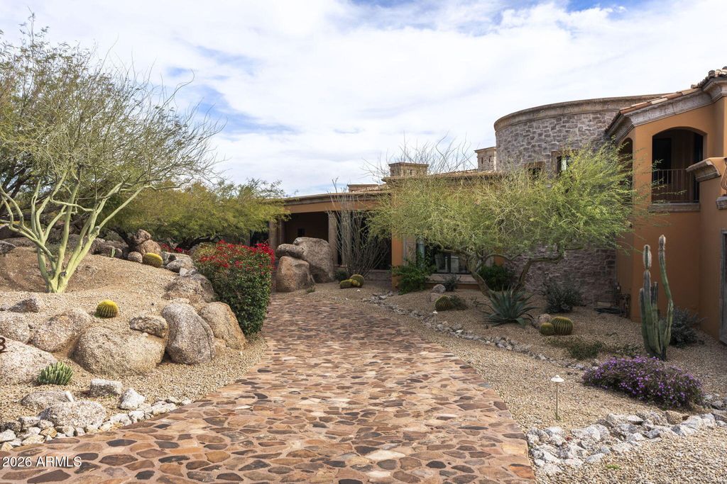 Image 4 of property listing at 9953 E BALANCING ROCK Road, Scottsdale, AZ 85262
