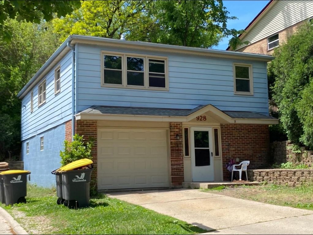 928 Aurora STREET, Waukesha, WI 53186